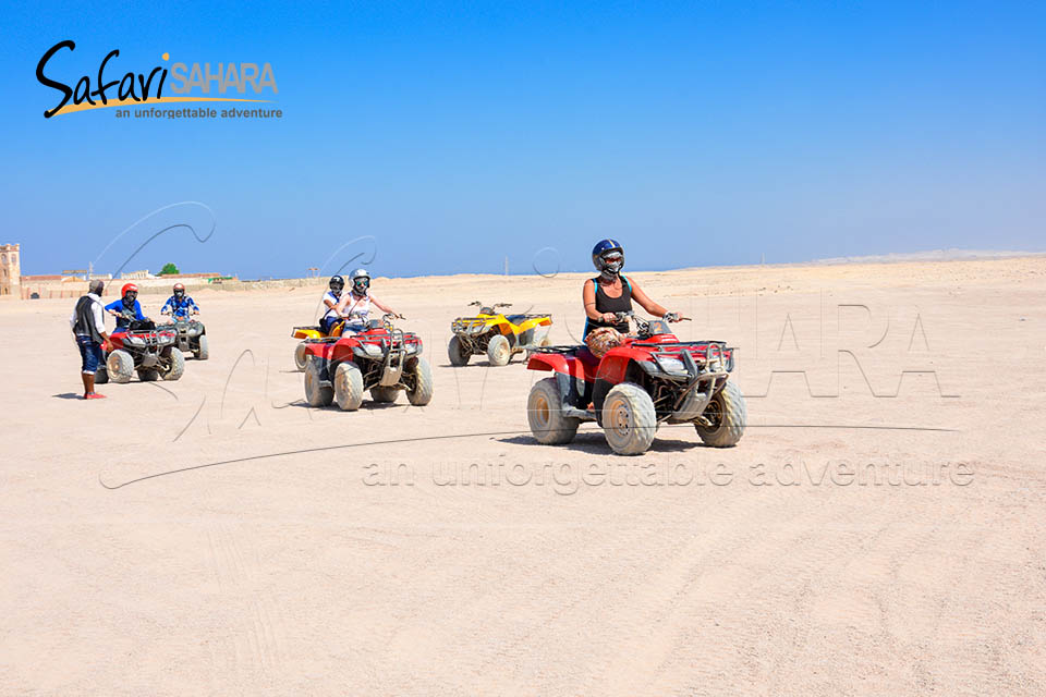 Tramonto in quad nel deserto di Sharm el-Sheikh